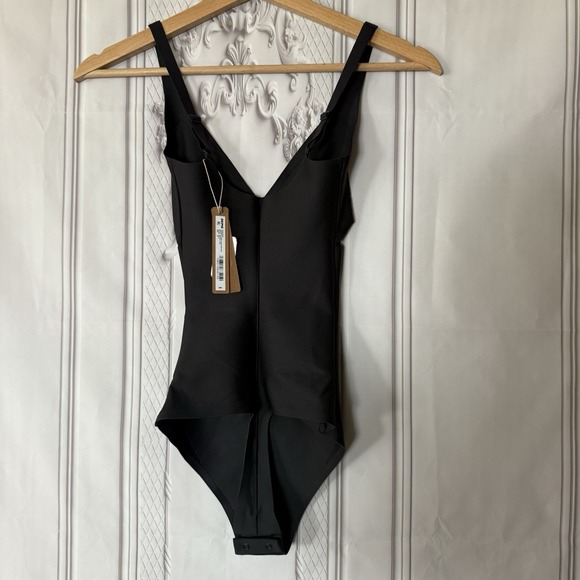 NWT SKIMS BODY UNLINED PLUNGE THONG BODYSUIT Onyx Black SIZE XS $88 - Picture 11 of 11